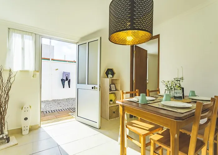 לינה וארוחת בוקר Soulsurfcamp Portugal פרל